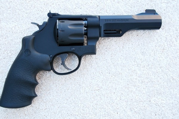 SMITH & WESSON MODEL 327 TRR8 | Shooters Choice 2014